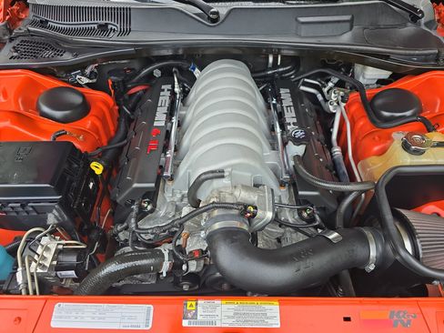 Used 2009 Dodge Challenger SRT8 w/ SRT Option Group II RWD image 30