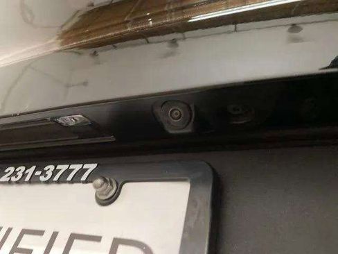 Used 2025 Volvo XC40 B5 Plus image 86