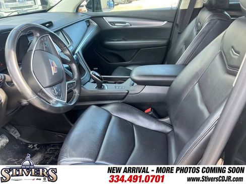 Used 2018 Cadillac XT5 Luxury w/ Driver Awareness Package image 9