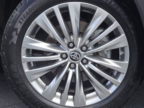 Used 2024 Toyota Highlander Platinum AWD/4WD image 15