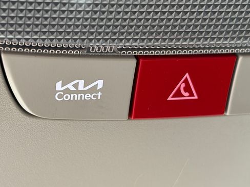 Certified 2025 Kia Sorento LX FWD image 32