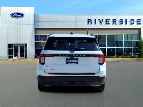 Used 2025 Ford Explorer Active RWD image 6