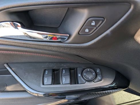 Certified 2025 Chevrolet Trax RS w/ Driver Confidence Package image 18