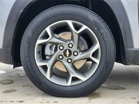 Certified 2024 Chevrolet Trax LT w/ Sunroof Package image 11