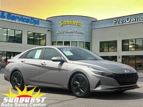 Used 2022 Hyundai Elantra SEL FWD image 1