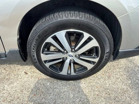 Used 2019 Subaru Outback 2.5i Limited AWD/4WD image 35
