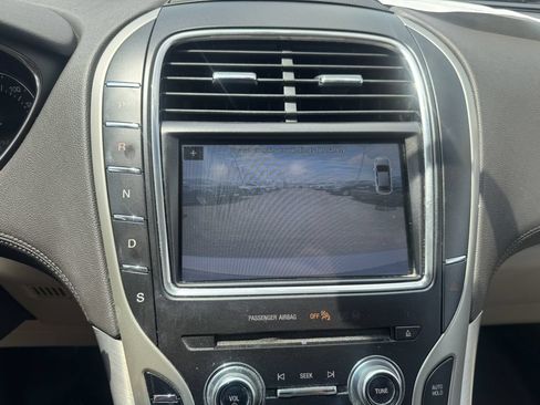 Used 2018 Lincoln MKX Premiere FWD image 12