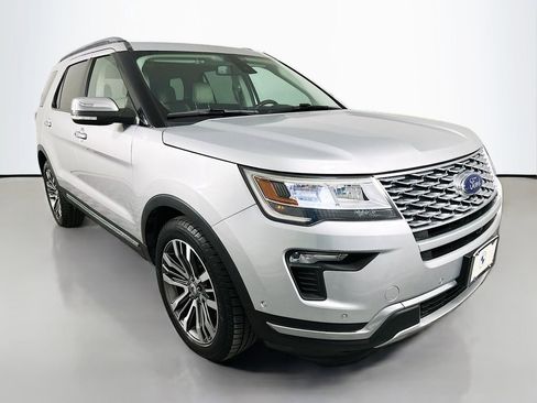 Used 2018 Ford Explorer Platinum AWD/4WD image 3