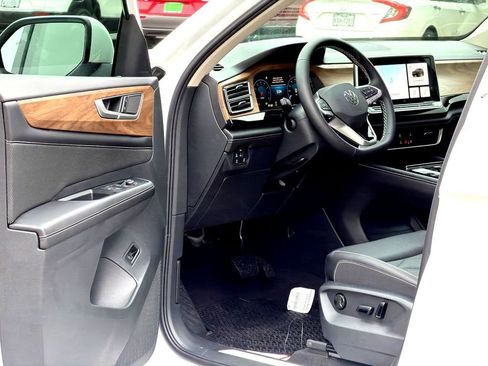 New 2026 Volkswagen Atlas SE FWD image 10