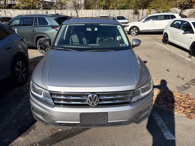 Used 2019 Volkswagen Tiguan SE w/ Panoramic Sunroof Package FWD image 2