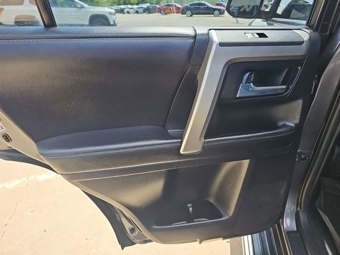 Used 2016 Toyota 4Runner SR5 Premium RWD image 30