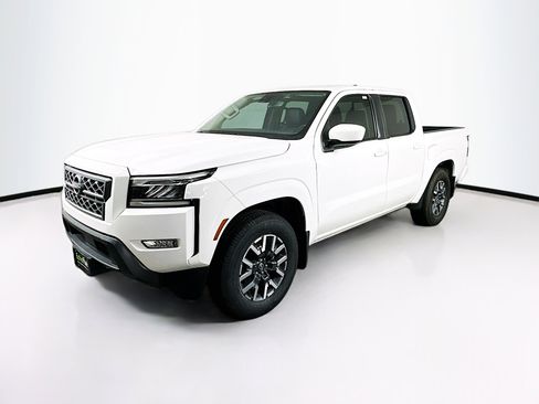 Used 2024 Nissan Frontier SL w/ Technology Package image 3