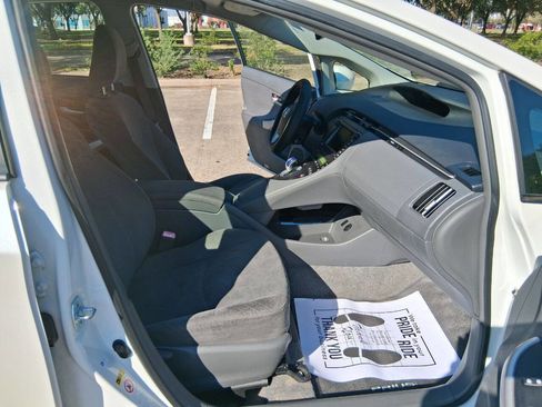 Used 2011 Toyota Prius Three w/ Navigation Pkg image 11