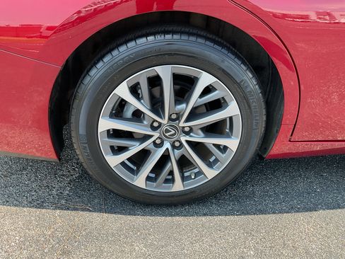 Used 2023 Lexus ES 350 w/ Accessory Package (Z2) FWD image 9