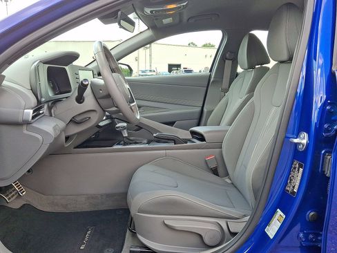 Certified 2025 Hyundai Elantra Sport FWD image 17