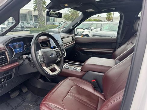 Used 2024 Ford Expedition Limited image 38