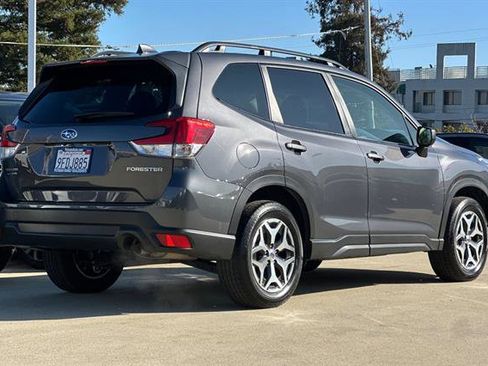 Used 2023 Subaru Forester Premium image 3