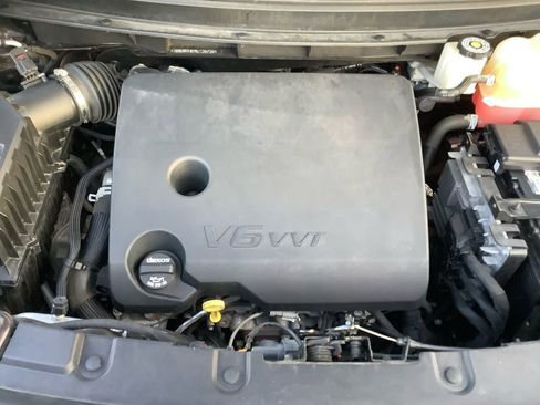 Used 2022 Chevrolet Traverse Premier FWD image 28