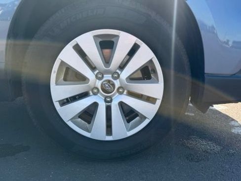 Used 2018 Subaru Outback 2.5i Premium AWD/4WD image 12