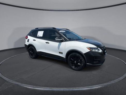 Used 2017 Nissan Rogue SV FWD image 9