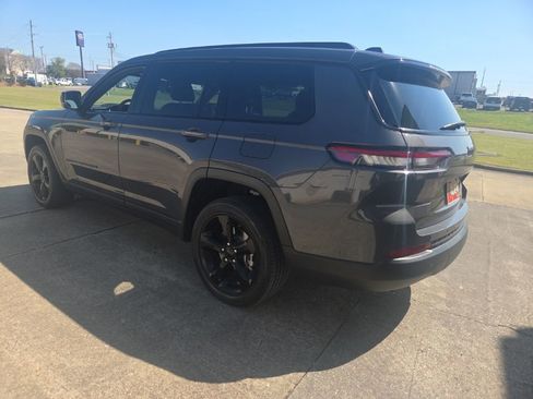 Used 2025 Jeep Grand Cherokee L Altitude image 7