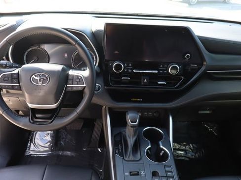 Used 2023 Toyota Highlander XSE FWD image 32