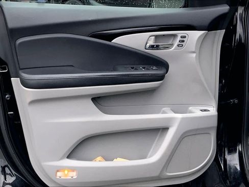 Used 2017 Honda Pilot Touring image 22