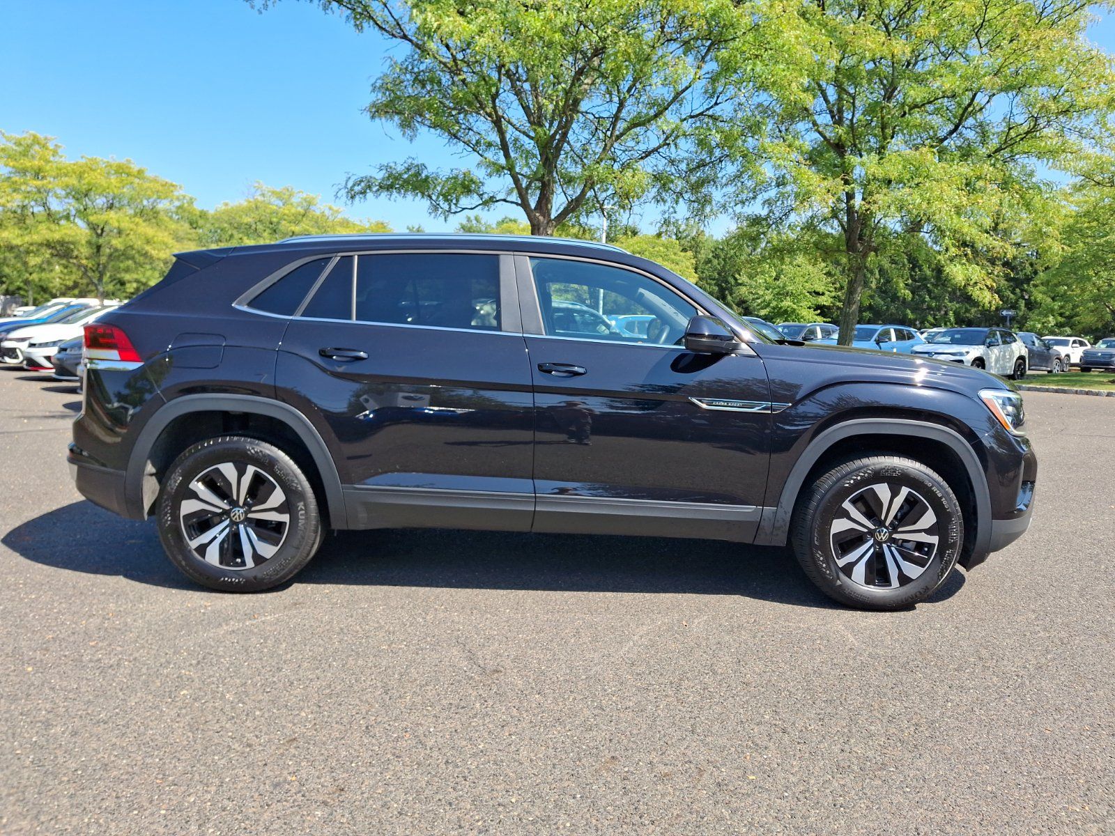 Certified 2024 Volkswagen Atlas Cross Sport SE FWD image 7