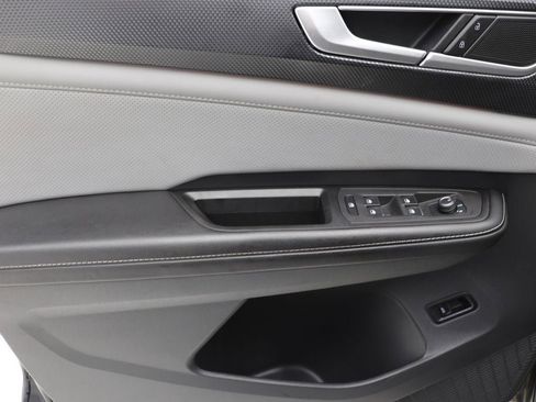 Used 2024 Volkswagen Atlas Cross Sport SEL R-Line image 16