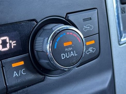 Used 2018 Nissan Titan SL w/ Chrome Package image 30