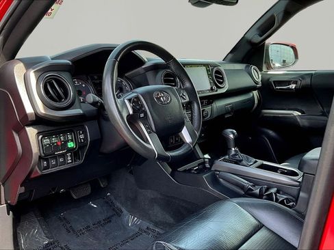 Used 2022 Toyota Tacoma TRD Sport w/ TRD Premium Sport Package AWD/4WD image 18