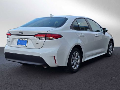 Used 2023 Toyota Corolla LE image 3