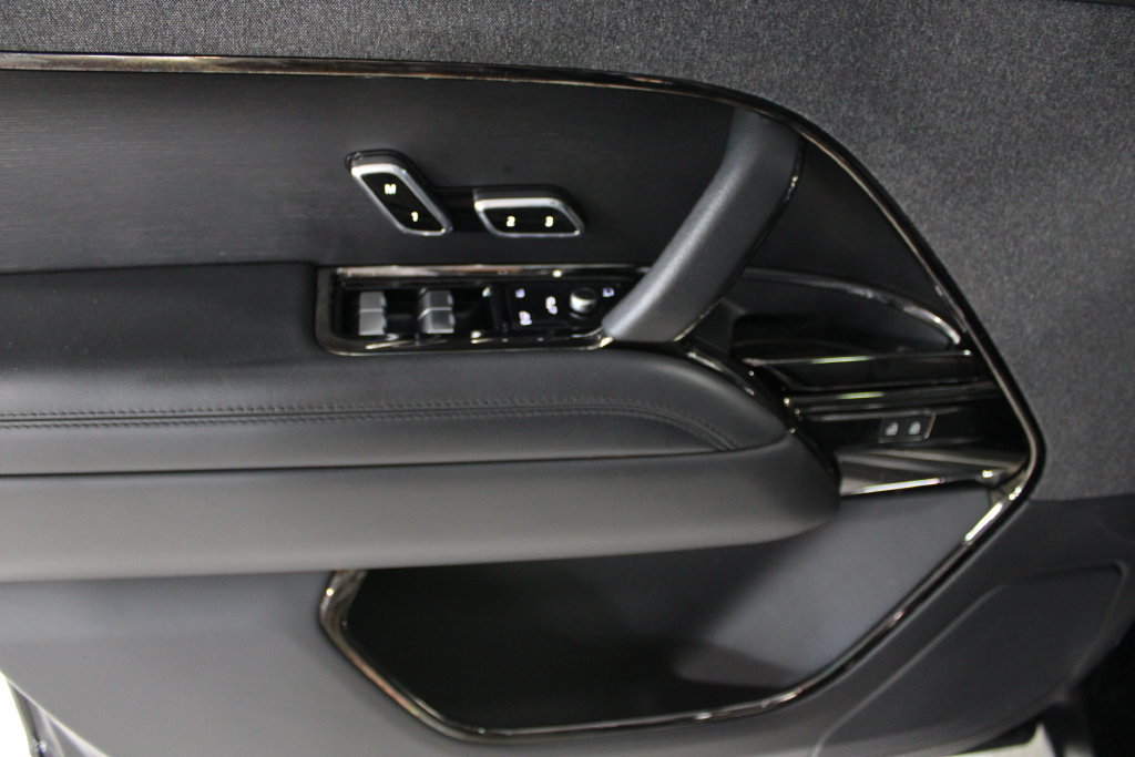 Used 2023 Land Rover Range Rover Sport SE AWD/4WD image 7