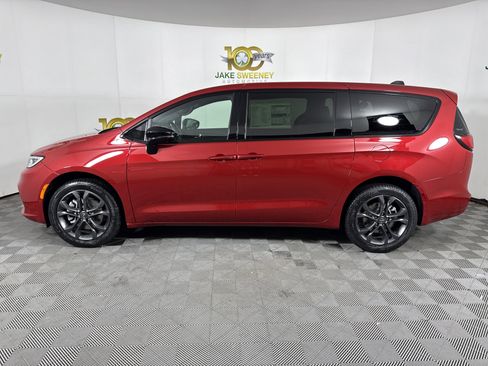 New 2026 Chrysler Pacifica Select image 5