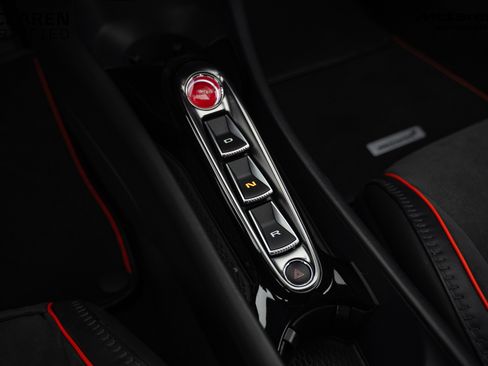 Used 2024 McLaren Artura image 31