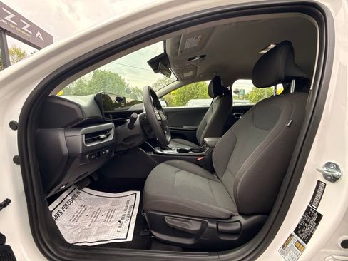 Used 2025 Kia K4 FWD image 23