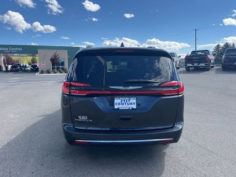 Used 2021 Chrysler Pacifica Touring FWD image 10