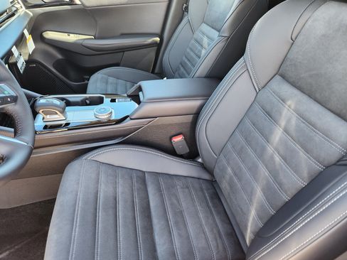 New 2025 Mitsubishi Outlander SE image 10