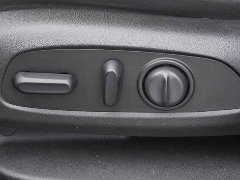 Used 2019 Chevrolet Equinox Premier image 25