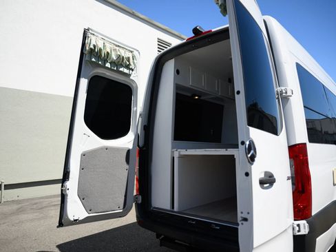 Used 2019 Mercedes-Benz Sprinter 170 image 25