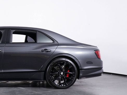 Used 2023 Bentley Flying Spur W12 image 12