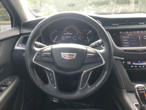 Used 2017 Cadillac XT5 Luxury w/ Driver Awareness Package image 17