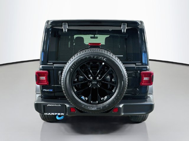 Used 2022 Jeep Wrangler Unlimited Sahara w/ Cold Weather Group AWD/4WD image 8