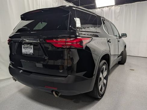 Used 2023 Chevrolet Traverse LT w/ LT Premium Package AWD/4WD image 3