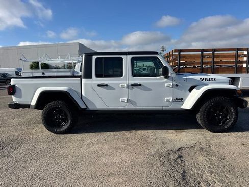 Used 2022 Jeep Gladiator Sport AWD/4WD image 4