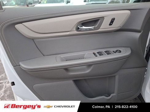 Certified 2017 Chevrolet Traverse LT w/ Style and Technology Package image 17