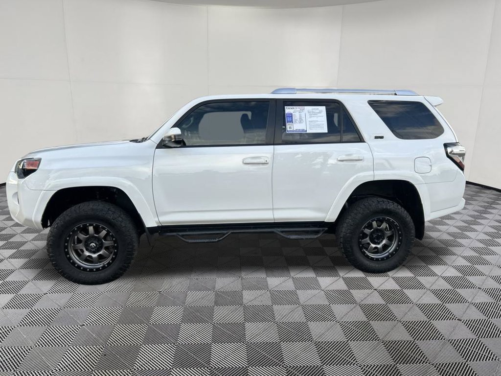 Used 2016 Toyota 4Runner SR5 AWD/4WD image 4
