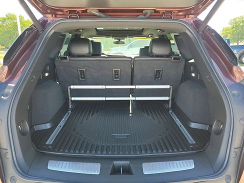 Certified 2022 Cadillac XT5 Premium Luxury w/ LPO, Floor Liner Package FWD image 6