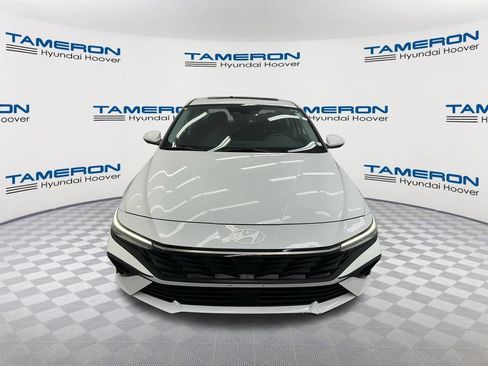 Used 2025 Hyundai Elantra SEL FWD image 8