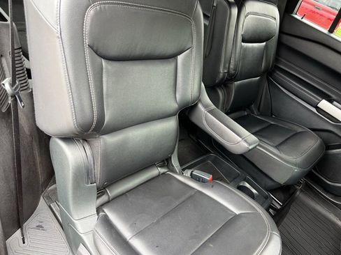 Used 2020 Ford Explorer XLT w/ Equipment Group 202A AWD/4WD image 27